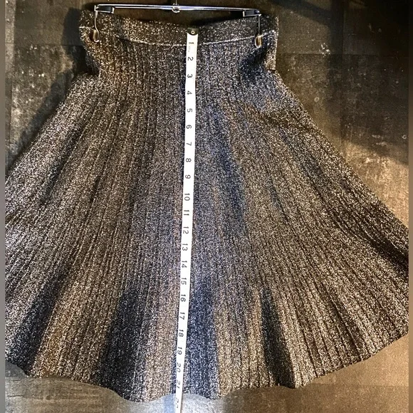 Blk/Silver Sexy & Elegant💕Photos don’t do justice to this glamorous skirt🎁 - Picture 3 of 14